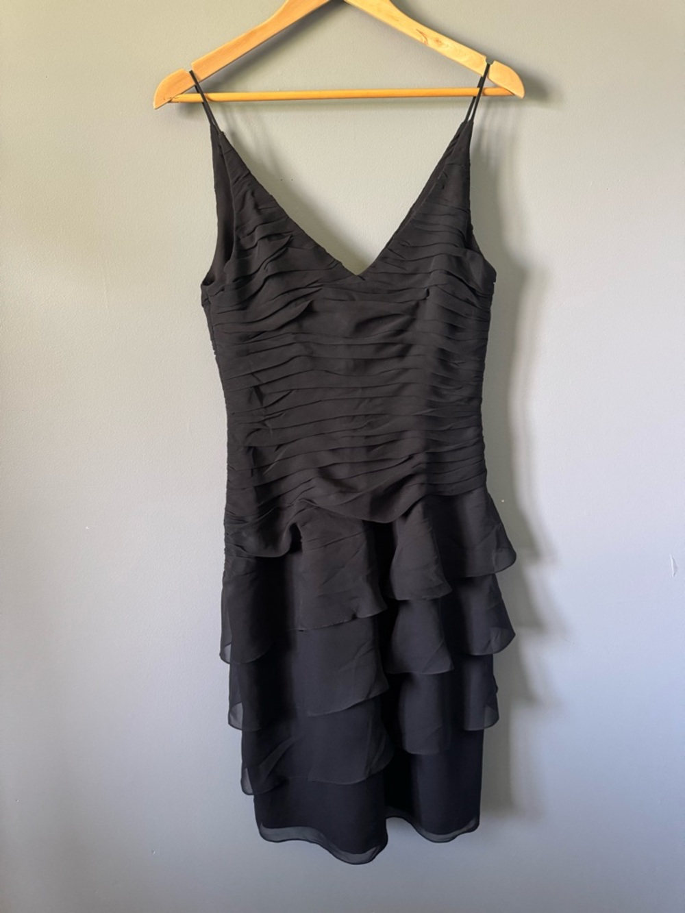 Kay Unger 100% silk little black ruffle  dress 8